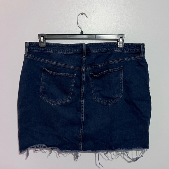 Woman’s Old Navy High Rise Denim Skirt Size 22 - Picture 3 of 4